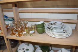 MIXED LOT: VARIOUS DRINKING GLASSES, MID WINTER TEA WARES ETC