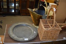 MIXED LOT: ANTIQUE PEWTER CHARGER HEAVILY DAMAGED CONDITION TOGETHER WITH A BRASS COAL BUCKET AND