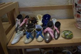 COLLECTION OF VARIOUS POTTERY SHOES