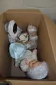 MIXED LOT: VARIOUS VINTAGE DOLLS TO INCLUDE MODERN PORCELAIN HEADED EXAMPLES AND VARIOUS CELLULOID/
