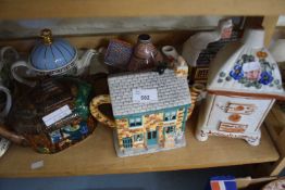 MIXED LOT: ASSORTED NOVELTY TEAPOTS TO INCLUDE SADLER