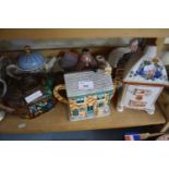 MIXED LOT: ASSORTED NOVELTY TEAPOTS TO INCLUDE SADLER