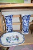 PAIR OF DELFT VASES TOGETHER WITH A FURTHER SANDWICH PLATE