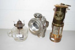 MIXED LOT: MINERS LAMP, VINTAGE CARBIDE LAMP AND A SMALL OIL LAMP BASE (3)