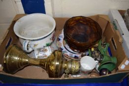 BOX OF MIXED ITEMS TO INCLUDE BRASS OIL LAMP, CUTLERY ETC