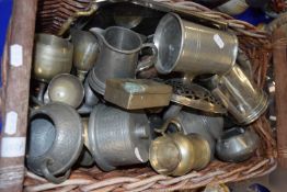 BASKET CONTAINING VARIOUS ASSORTED PEWTER AND BRASS WARES TO INCLUDE TANKARDS, TEAPOT AND OTHER