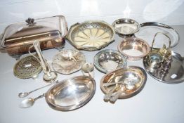 MIXED LOT: VARIOUS ASSORTED SILVER PLATED DISHES AND OTHER ITEMS