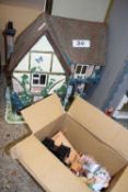 20TH CENTURY DOLLS HOUSE FORMED AS A COUNTRY COTTAGE, 50 CM WIDE, TOGETHER WITH A BOX OF