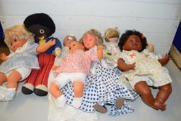 MIXED LOT: 20TH CENTURY DOLLS MAINLY CELLULOID AND PLASTIC TO INCLUDE A CABBAGE PATCH DOLL