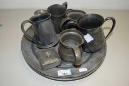 MIXED LOT: VARIOUS PEWTER PLATES AND TANKARDS