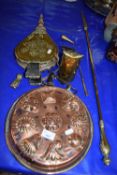 MIXED LOT: METAL WARES TO INCLUDE FIRE BELLOWS, LARGE FIRE POKER, COPPER MOULD AND OTHER ASSORTED