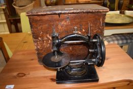 VINTAGE CAST IRON MANUAL SEWING MACHINE WITH WOODEN CASE