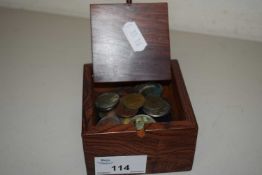 SMALL WOODEN BOX CONTAINING VARIOUS ASSORTED COINAGE
