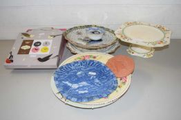 MIXED LOT: VARIOUS DECORATED PLATES, TAZZA'S, BOXED BIRDY II PLATES