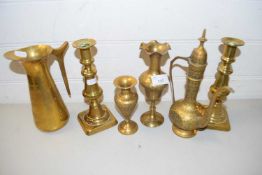 MIXED LOT: VARIOUS BRASS WARES TO INCLUDE CANDLE STICKS, VASES ETC