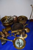 MIXED LOT: MAINLY ASSORTED BRASS WARES TO INCLUDE DESK STAND, VARIOUS ORNAMENTS, VASES PLUS ASSORTED
