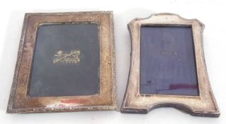 Mixed lot to include a silver photograph frame with a beaded border and easel back, hallmarked