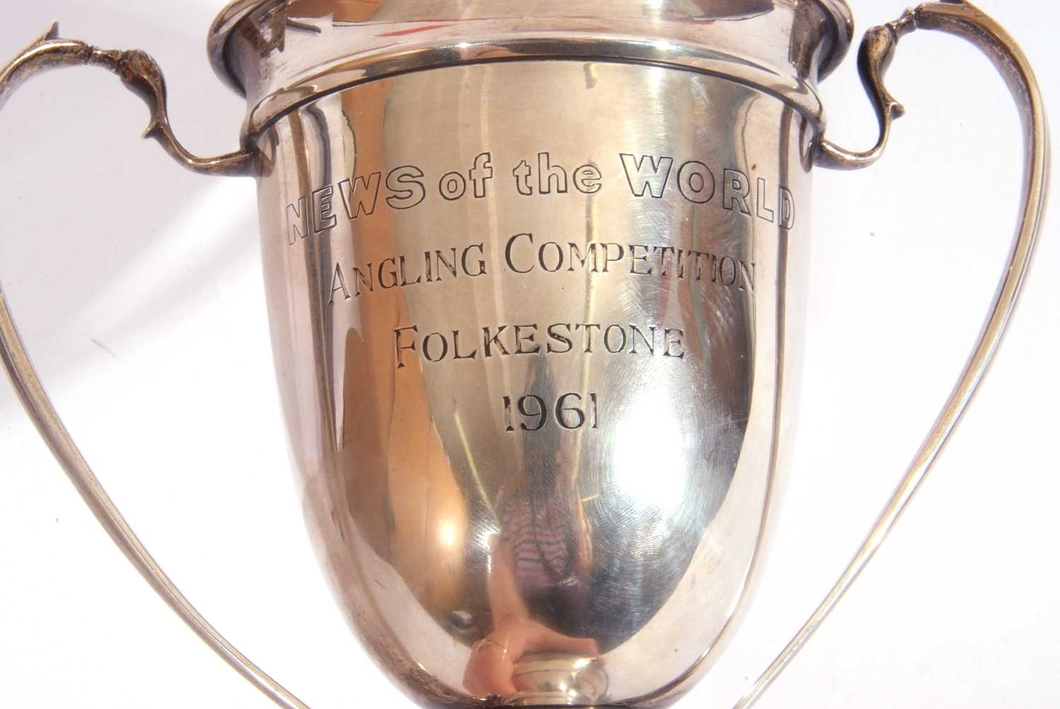 Silver presentation twin handled trophy cup engraved "News of the World Angling Competition - Bild 3 aus 5