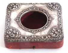 Edward VII silver mounted easel watch holder, embossed with scroll decoration and mounted to a red