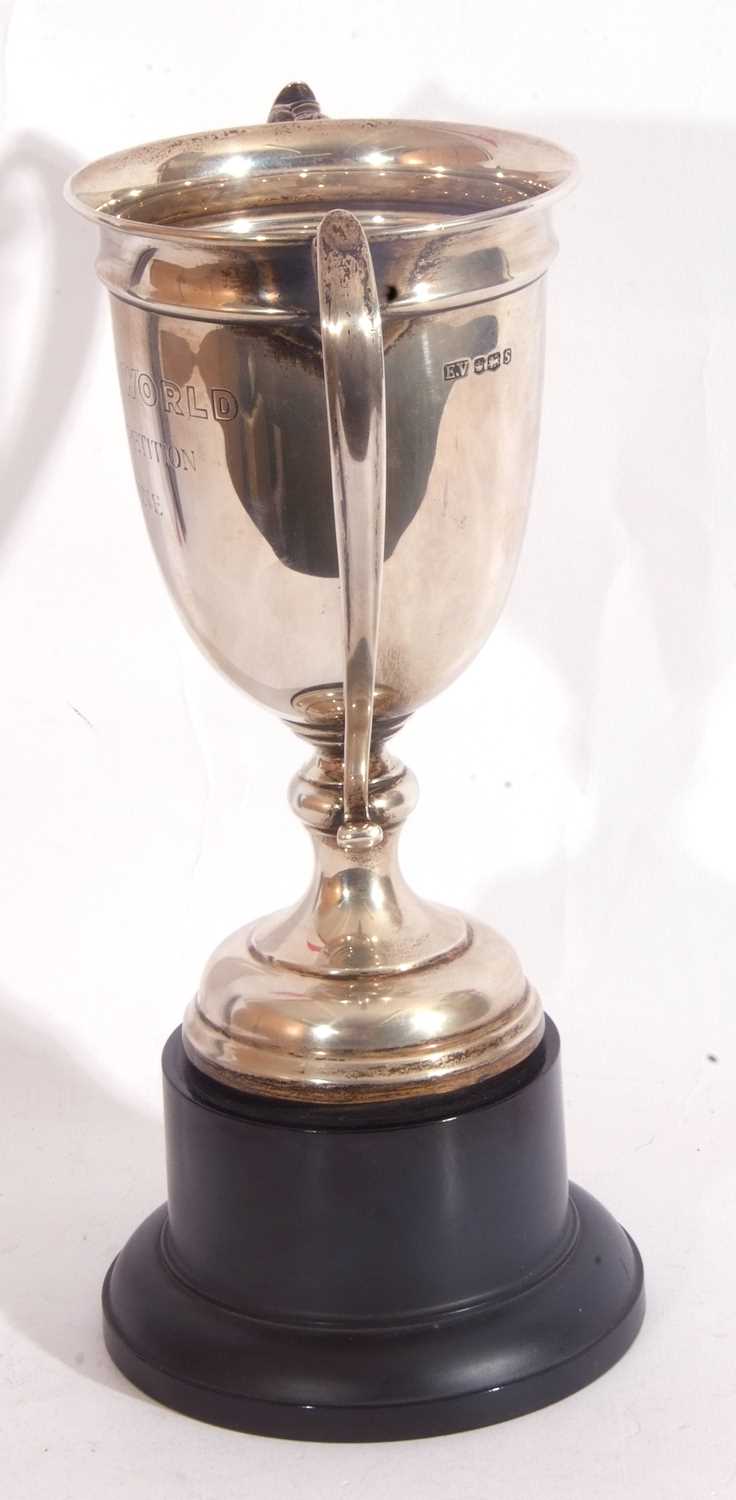 Silver presentation twin handled trophy cup engraved "News of the World Angling Competition - Bild 5 aus 5