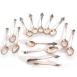 Mixed lot to include a set of six Edward VII silver teaspoons and matching tongs having shell