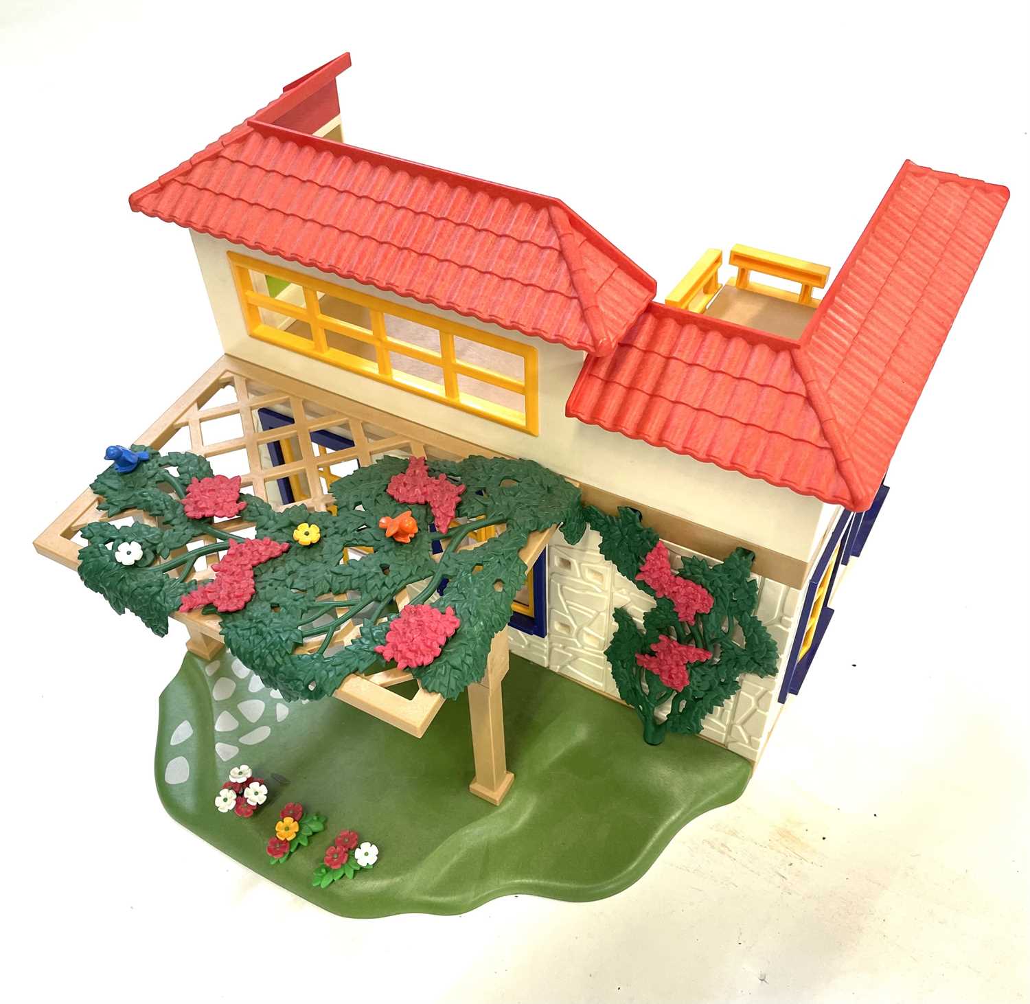 Playmobil 4857 Summer Fun Family Holiday Home, with box (flatpacked). Some small components may be