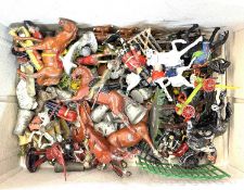 A quantity of mixed lead toys, to include horses, soldiers and farm animals, milk churns etc