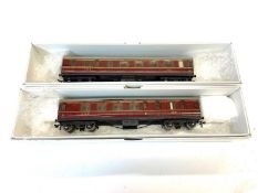 A pair of Hornby Dublo 00 gauge LMS carriages, 26133