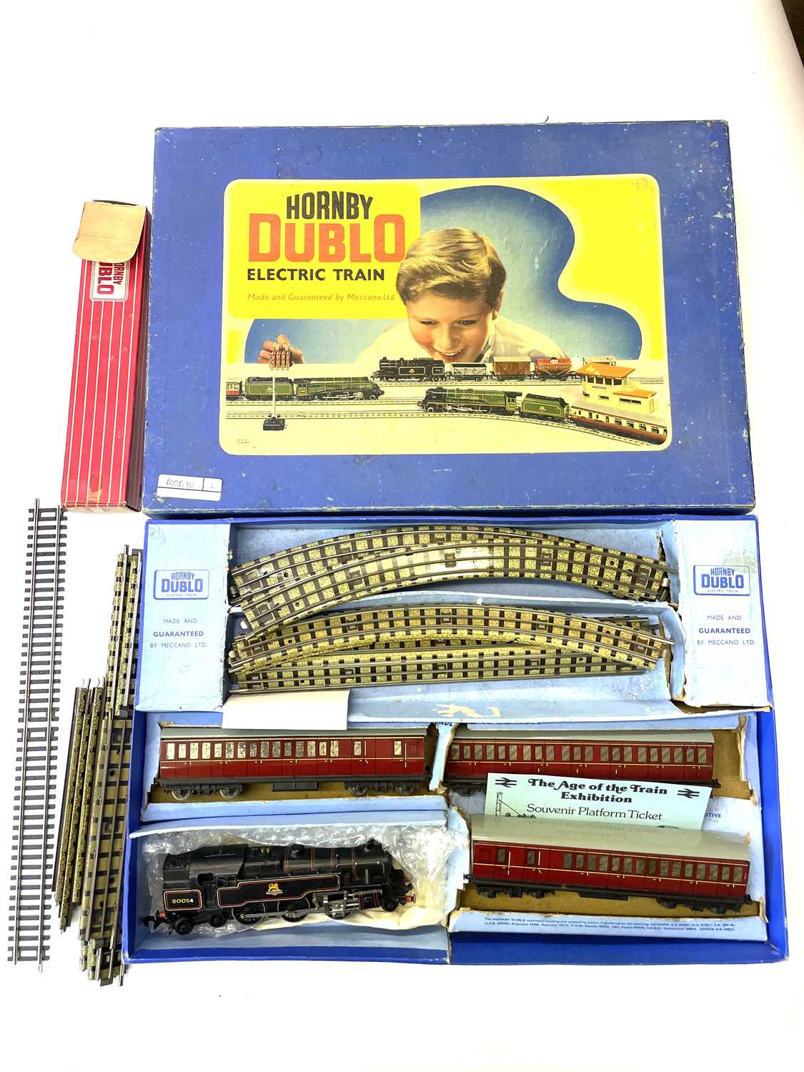 Boxed Hornby Dublo 00 gauge Electric Train set plus a bag of extra track (2)