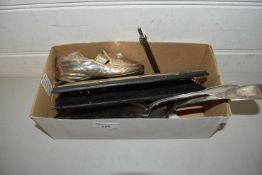 MIXED LOT: CASED TECHNICAL DRAWING SET, FISH SERVERS, ASSORTED CUTTLERY, WHITE METAL MOUNTED SHOE