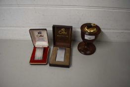 MIXED LOT: COMPRISING CALIBRI CIGARETTE LIGHTERS AND A FURTHER CIGARETTE LIGHTER MOUNTED ON A WOODEN