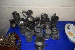 MIXED LOT: VARIOUS 19TH CENTURY AND LATER PEWTER JUGS, TANKARDS AND MEASURES