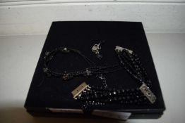 MIXED LOT: COSTUME NECKLACE, BRACELET AND EARRINGS