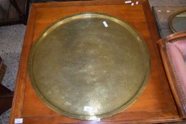 LARGE MIDDLE EASTERN BRASS SERVING TRAY, 68 CM DIAMETER