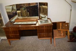 RETRO DRESSING TABLE WITH TRIPLE MIRROR TOGETHER WITH HEADBOARD AND PAIR OF BEDSIDE CABINETS (4)