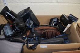 MIXED LOT: CAMERAS TO INCLUDE A MINOLTA 7000 AND 7000i PLUS VARIOUS ACCESSORIES LENSES ETC