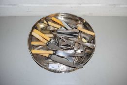 TRAY OF VARIOUS ASSORTED CUTTLERY