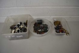 COLLECTION OF VARIOUS DYE CAST FARM ANIMALS AND ACCESSORIES PLUS A FURTHER STAGE COACH AND