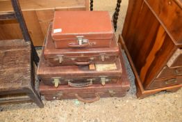 MIXED LOT: FOUR VARIOUS VINTAGE SUITCASES