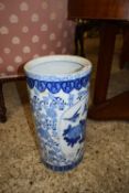 REPRODUCTION ORIENTAL BLUE AND WHITE CYLINDRICAL STICK STAND