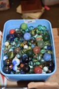 BOX OF VARIOUS ASSORTED MARBLES