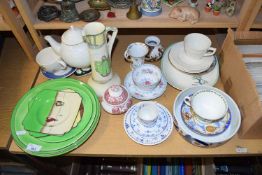 MIXED LOT: CERAMICS TO INCLUDE VARIOUS DOULTON PLATES, JUGS, TEA WARES AND OTHER ITEMS