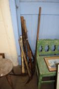 MIXED LOT: ASSORTED TOOLS TO INCLUDE PICK AXE, CROW BARS AND OTHER ITEMS