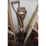 MIXED LOT: GARDEN FORKS