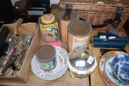 MIXED LOT: VARIOUS VINTAGE TINS AND A WILKINSONS BISCUIT BARREL AND FURTHER RIBBON PLATES
