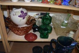 MIXED LOT: VARIOUS ASSORTED GLASS AND CERAMICS TO INCLUDE VASES, BOWLS ETC