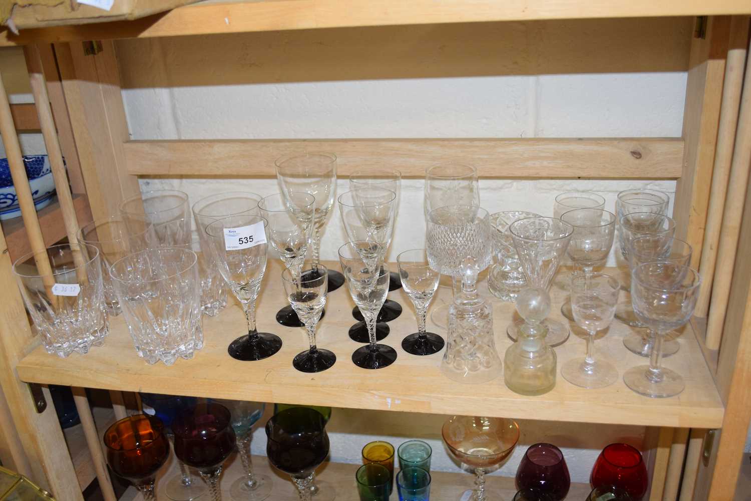 MIXED LOT: VARIOUS ASSORTED WINE AND SPIRIT GLASSES TO INCLUDE WEBB CRYSTAL, PLUS A FURTHER SET OF