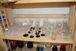 MIXED LOT: VARIOUS ASSORTED WINE AND SPIRIT GLASSES TO INCLUDE WEBB CRYSTAL, PLUS A FURTHER SET OF
