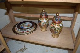 MIXED LOT: MODERN ORIENTAL VASES AND VARIOUS DECORATED PLATES