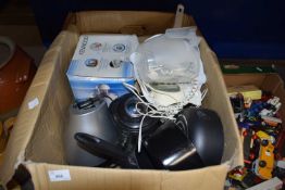 BOX OF ASSORTED KITCHEN WARES